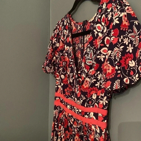 Boden dress - size 2 - navy blue floral - flutter sleeve - asymmetrical hem - Picture 5 of 11